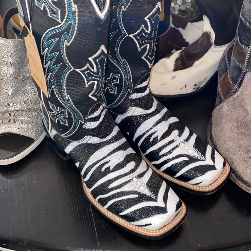 Zebra Roper leather boots